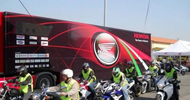 Inaziative inedite di Honda alla Superbike di Imola per celebrare i 20 anni della Fireblade