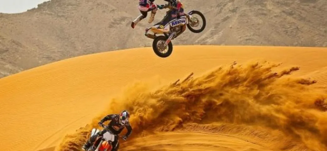 Marc Coma e Ronnie Renner: stunt fra le dune di Abu Dhabi