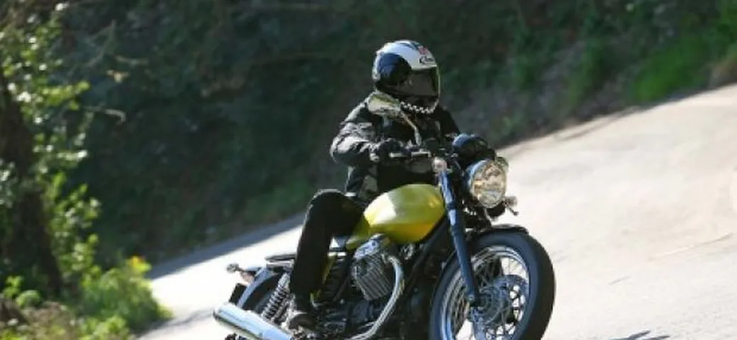 Test Moto Guzzi V7 Cafè Classic, un salto nella storia