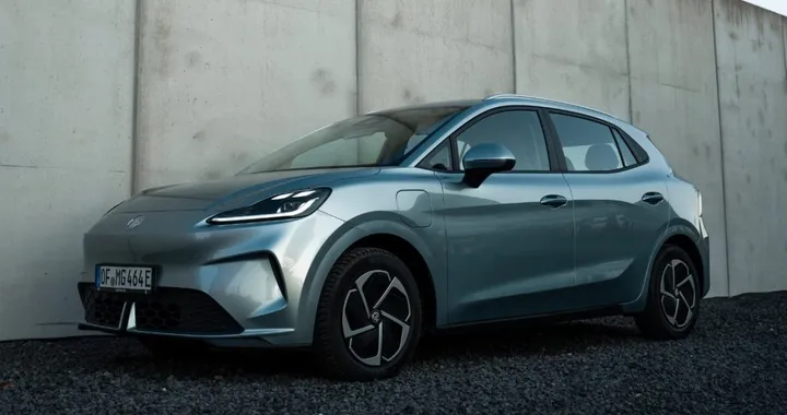 Nuova MG4 Urban, fino a 415 km di autonomia e ricarica rapida