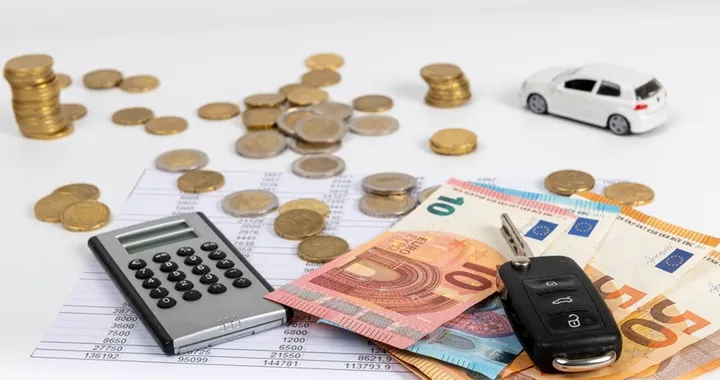 Assicurare un'auto ibrida conviene, costa il 17% in meno di un diesel: perché