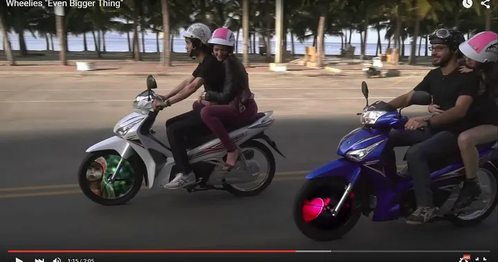 Wheelies: cerchi moto come un display artistico [Video]