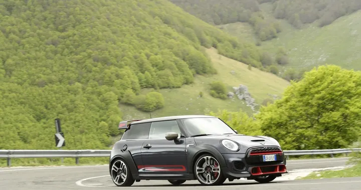Mini John Cooper Works GP: la prova su strada