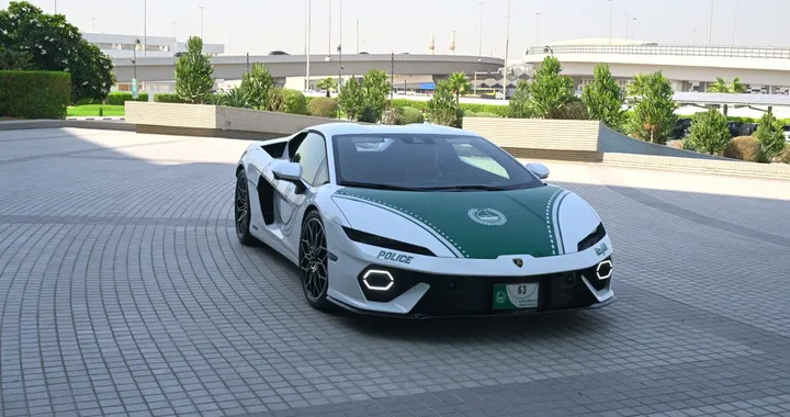 La Polizia di Dubai esagera ancora: arriva una Lamborghini, ma non per gli inseguimenti