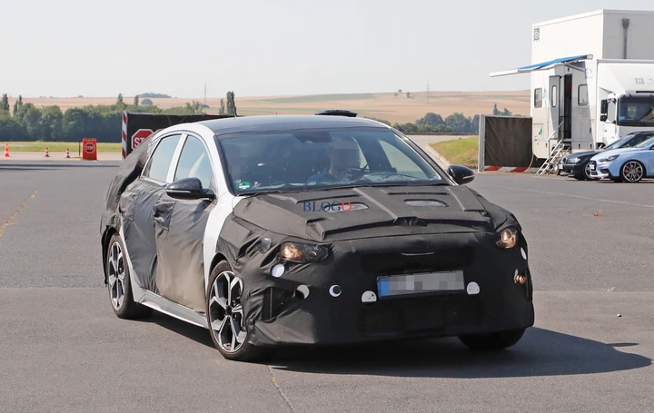 Kia ProCeed: le foto spia della versione più sportiva