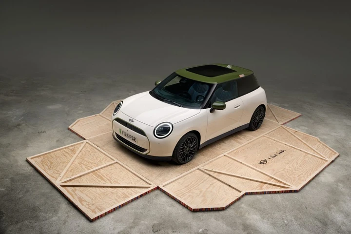 MINI Cooper SE Paul Smith Edition 2026: lusso britannico e tecnologia