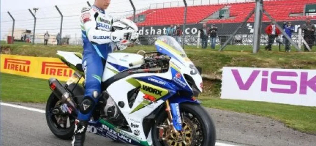 BSB a Brands Hatch: esordio vincente per Guintoli e Suzuki