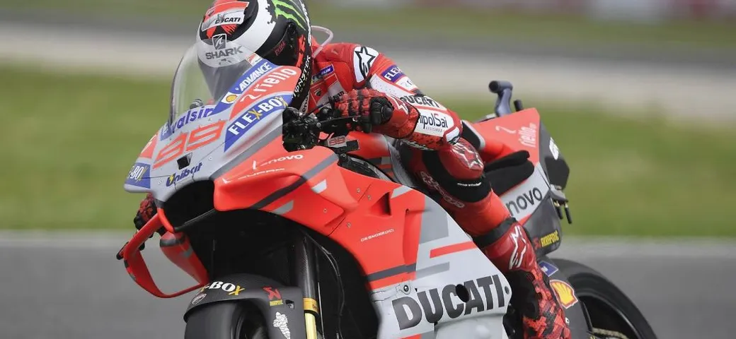 MotoGP Barcellona 2018: Lorenzo su Iannone nel Day-1