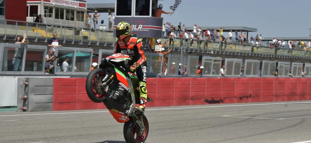 ELF CIV, a Imola doppietta di Lorenzo Savadori su Aprilia