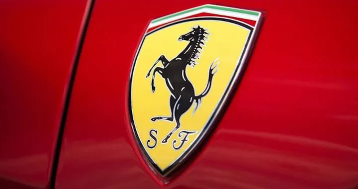 Ferrari: le prossime supercar avranno i display OLED di Samsung