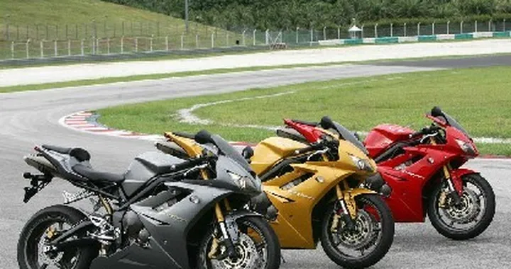 Triumph Daytona 675 - Bentornato 3 cilindri!