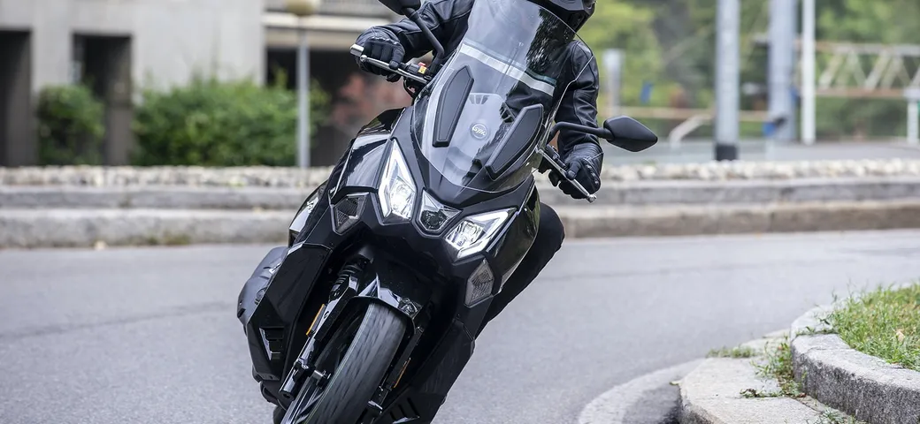 Sym Joyride 300: la prova su strada