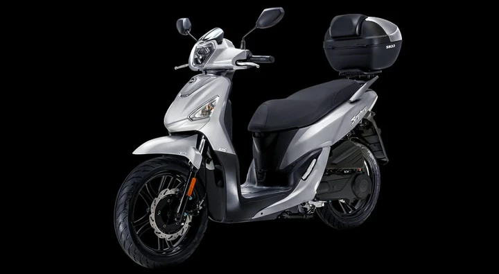 SYM Symphony 125i MY26: nuovo cruscotto e parabrezza, prezzo da 2.499 euro