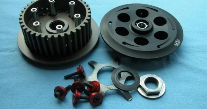 TSS: frizione antisaltellamento per MV Agusta F3