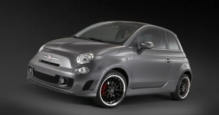 Fiat: pannelli solari lungo il tetto della 500 BEV