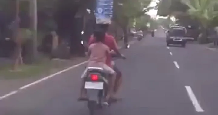 Trasporto da equilibrista in scooter