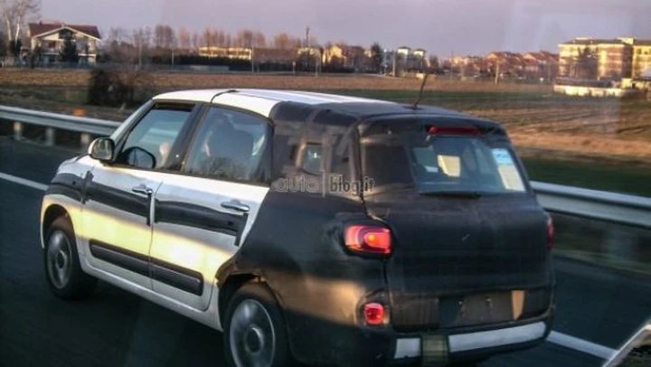 Fiat 500XL: foto spia