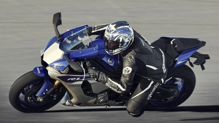 Yamaha YZF-R1 2015 in pista negli Stati Uniti [Video]