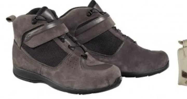 Alpinestars: scarpe Afrika e guanti Mustang