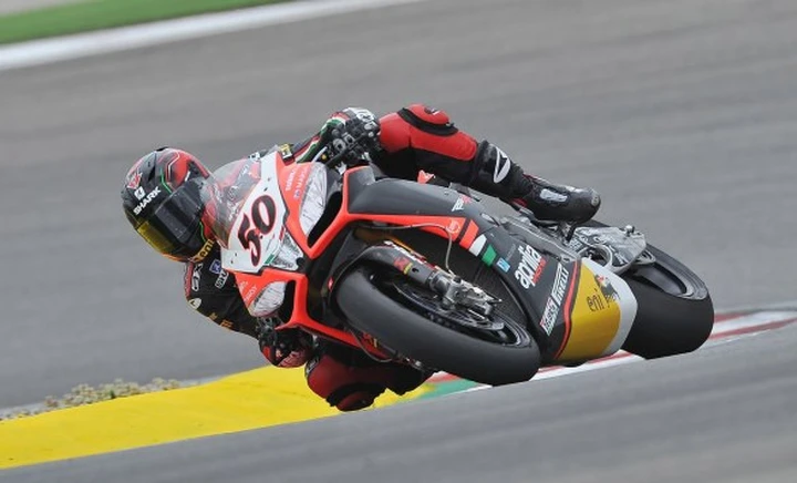 SBK, Istanbul: Guintoli svetta anche nelle Q1 davanti a Melandri, out Checa