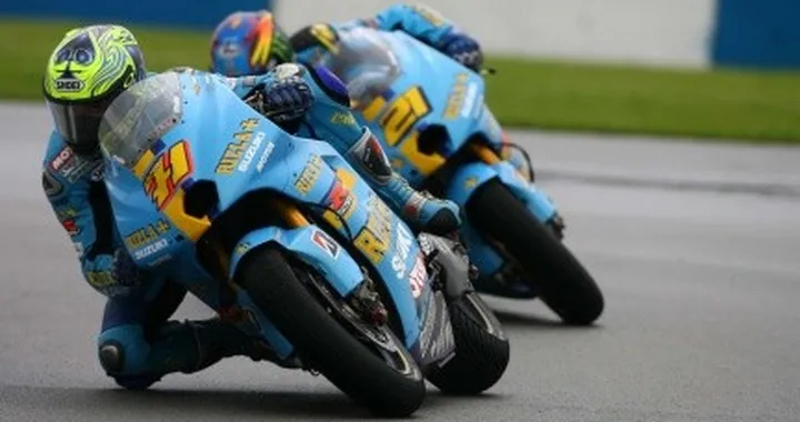 MotoGP a Donington: foto dei piloti Suzuki
