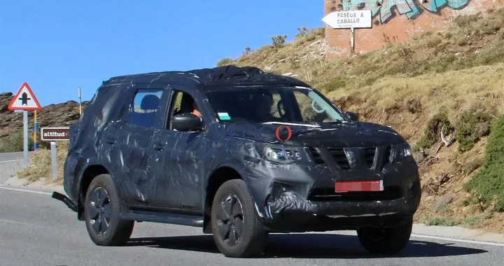 SUV Nissan Navara: nuove foto spia
