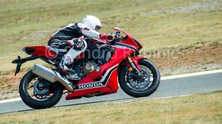 Honda CBR1000RR 2017: nuove foto spia?
