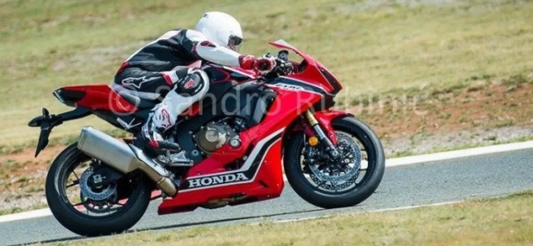 Honda CBR1000RR 2017: nuove foto spia?