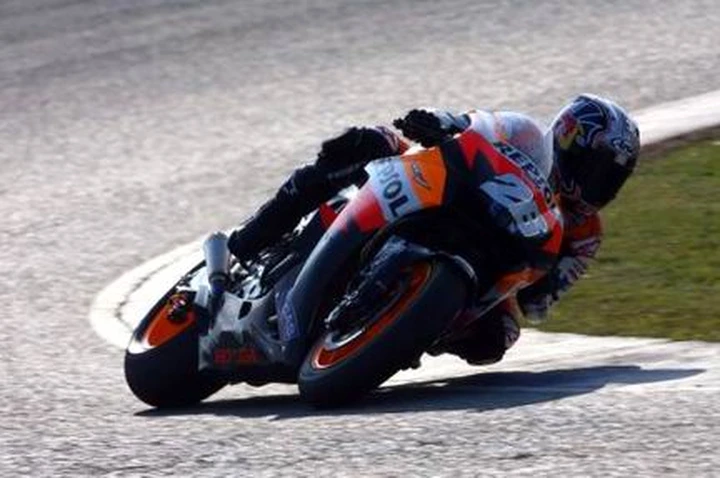 Pedrosa rompe la tensione dei test di novembre