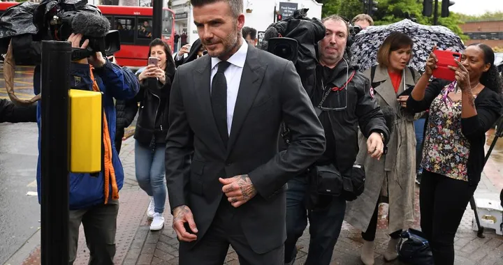 Smartphone alla guida: patente ritirata a David Beckham per sei mesi