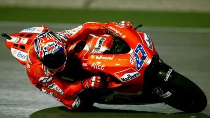 MotoGP a Losail: Casey Stoner precede Rossi nelle FP2