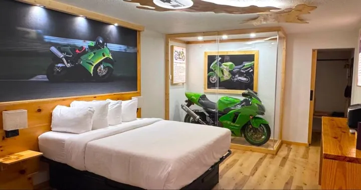 Motorcycle Inn, l’hotel dove si dorme accanto a Ducati e Honda da sogno