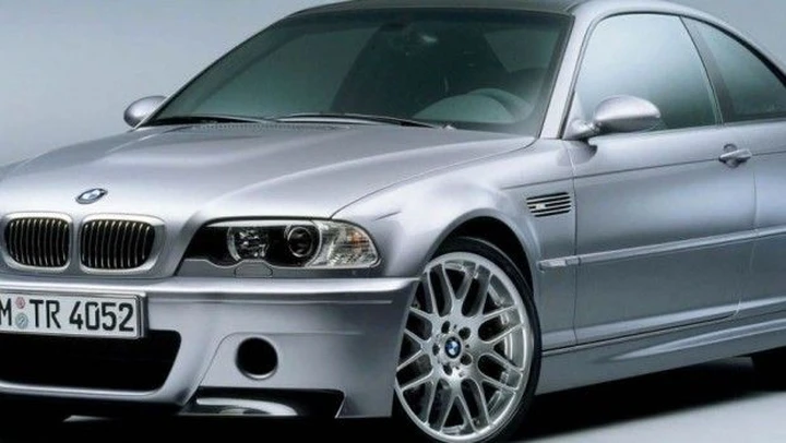 La BMW M3 CSL compie 10 anni. Ripercorriamone la storia