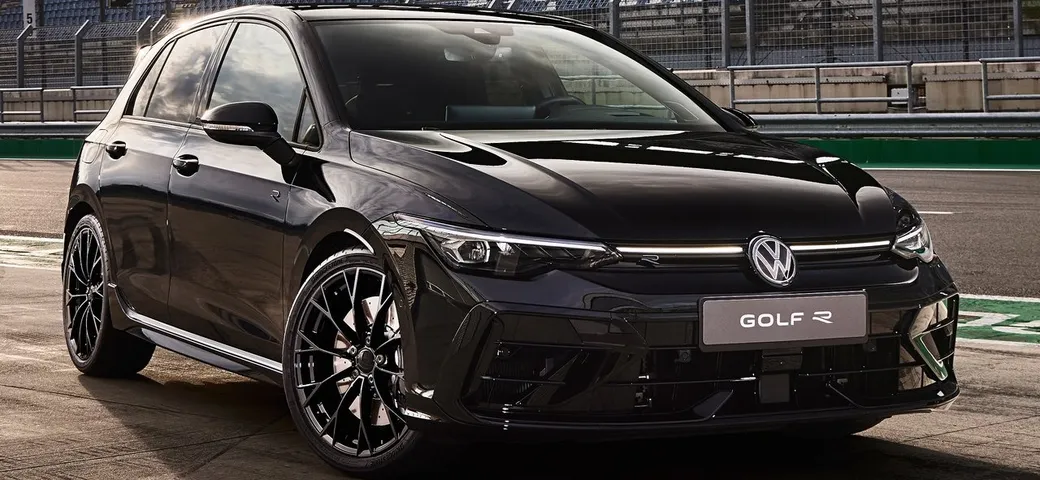 Volkswagen Golf R 2024: con il facelift è ancora più potente e c'è il modello Black Edition