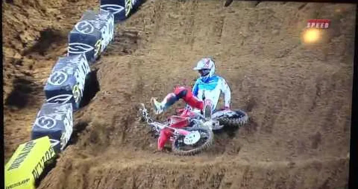Chad reed Dallas 2012 Supercross crash