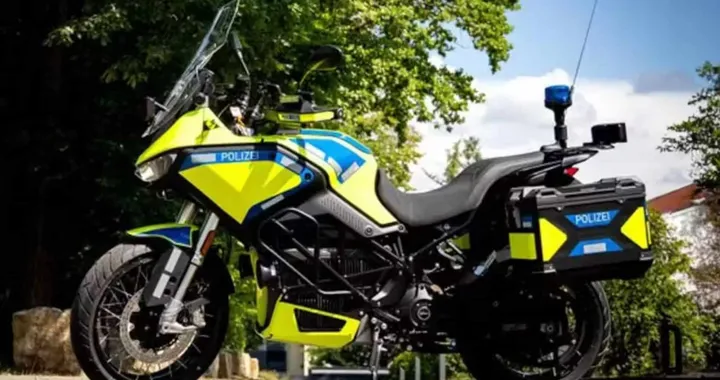 Moto elettriche in servizio: la polizia bavarese testa le Zero DSR/X
