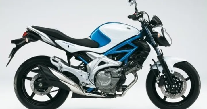 Suzuki Gladius, la "nuda" protagonista a Parigi