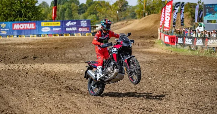 Honda Africa Twin 2022: la prima volta in pubblico con Joan Barreda