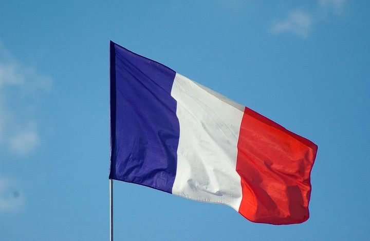 Auto elettriche: in Francia a 100 euro al mese