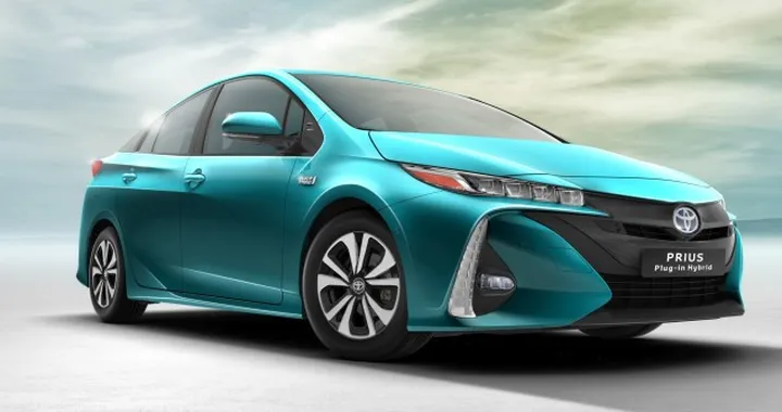 Toyota spiega perché è meglio il full-hybrid del 100% elettrico