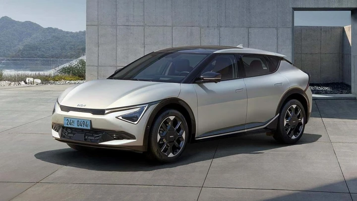 Kia EV6 2024: tempo di restyling per il crossover elettrico, design aggiornato e maggiore autonomia