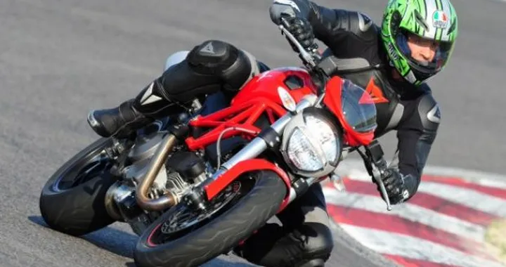 Scatto in Corsa: Ducati Monster al DRE