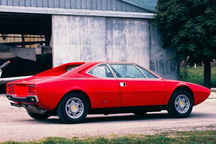 Dino 208 GT4 del 1975: una (quasi) Ferrari poco rampante