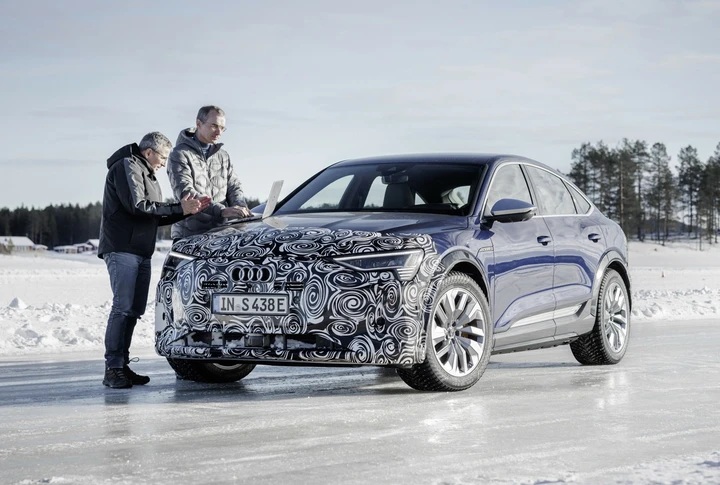 Audi e-tron Sportback 2023: le foto spia ufficiali del restyling
