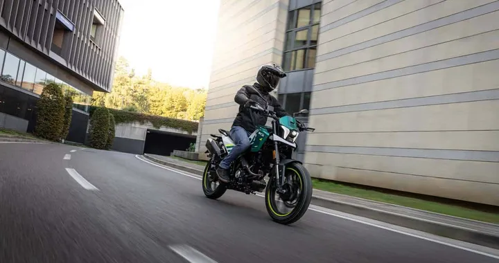 Benelli BKX 125 S arriva in Italia: la naked per giovani a 3.390€