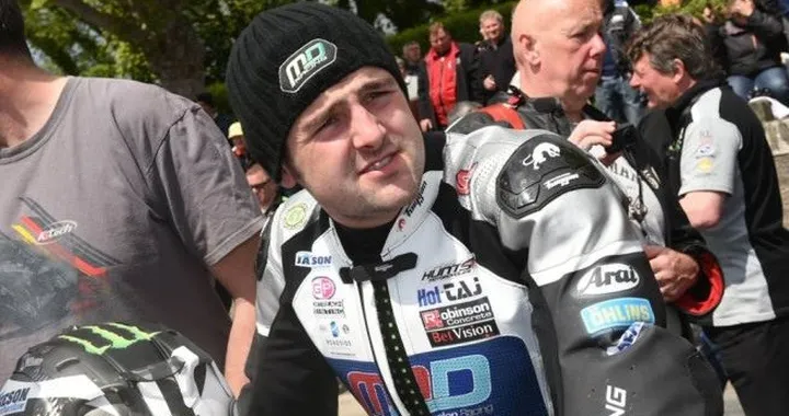 Michael Dunlop con il team Hawk Racing al TT 2016