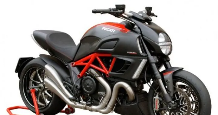 HP Corse: scarichi Hydroform per Ducati Diavel