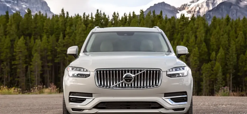 Volvo richiama 73 mila auto ibride per rischio incendio: i dettagli