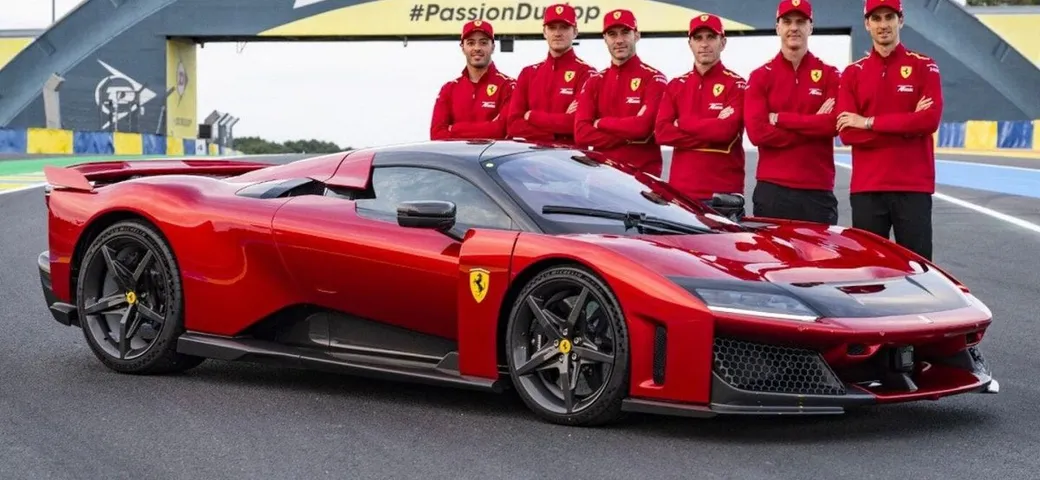 Ferrari F80, la hypercar da 1200 CV, sul circuito della 24 Ore di Le Mans