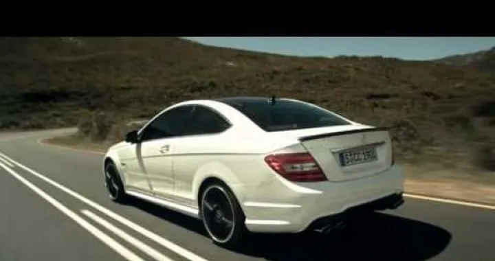 Chi è più sexy? La 848 Evo, la C63 AMG Coupé, la bionda o il ganzo?